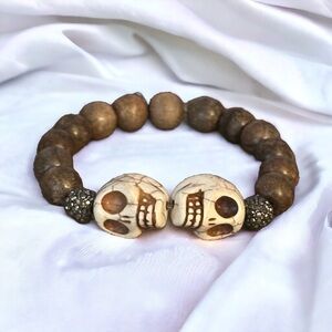 Wooden bead skull stretch bracelet